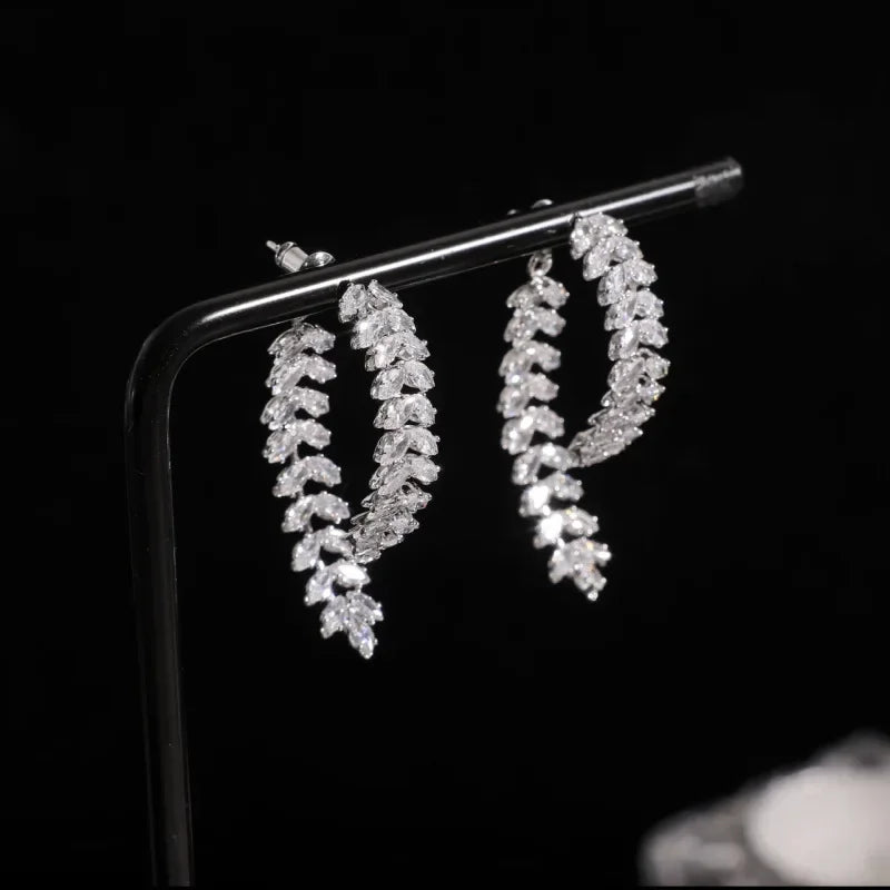 Brincos em Zirconia Cristal Design Geometrico& Brilho de Diamante